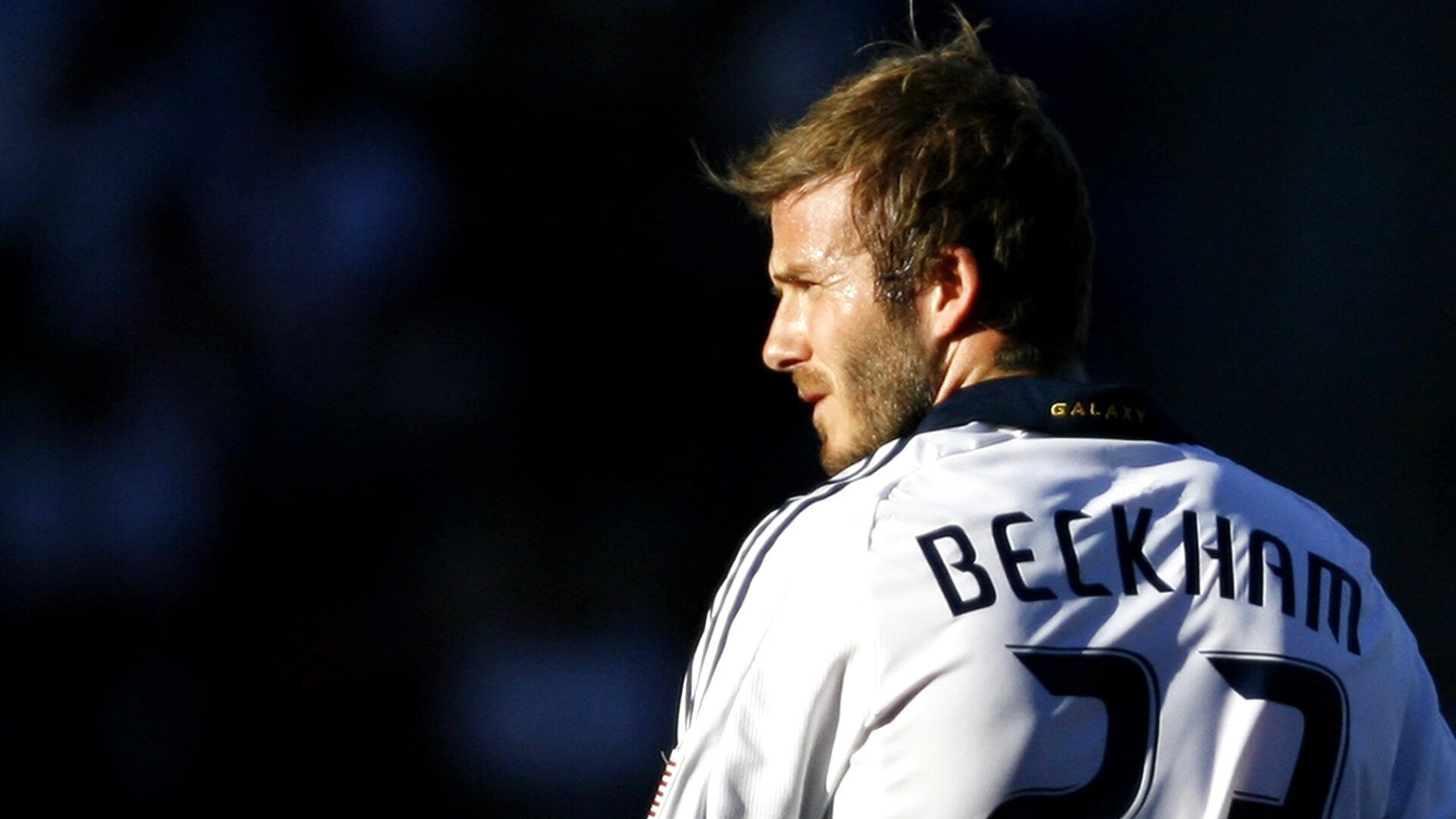 “水上芭蕾与游泳较量：2025世界游泳锦标赛掀起观赛热潮”